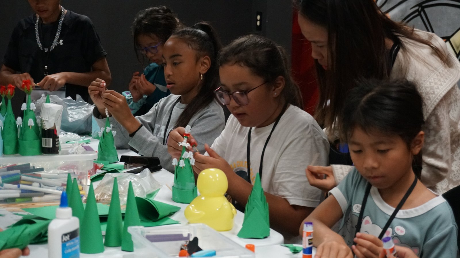LACC students creating cultural art together